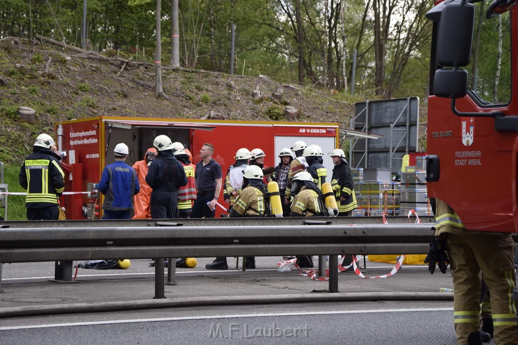 VU Gefahrgut LKW umgestuerzt A 4 Rich Koeln Hoehe AS Gummersbach P055.JPG - Miklos Laubert